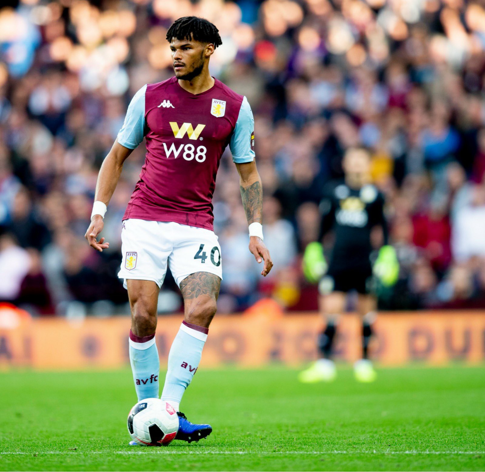 包含阿斯顿维拉新帅带队再获胜，渐行渐稳的词条