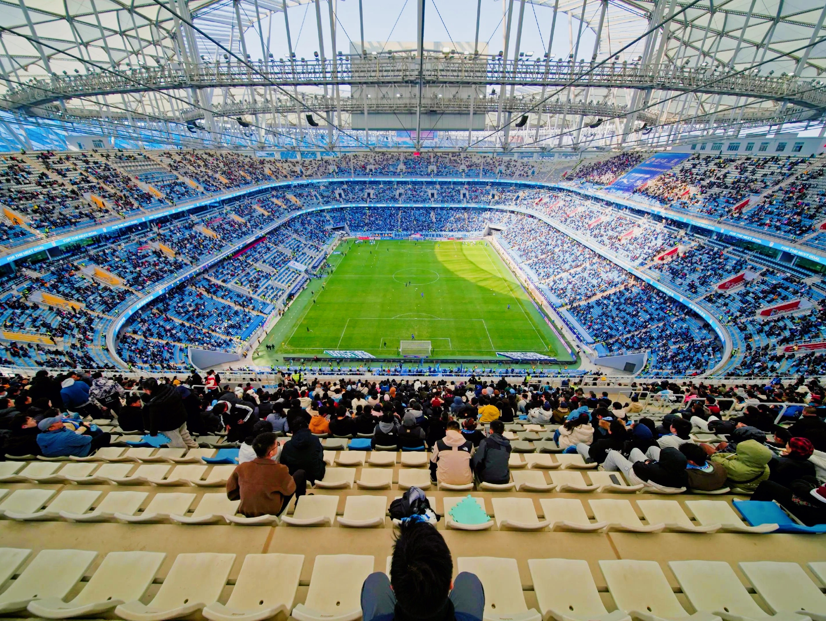 加纳足球盛事火爆球场，引发热议