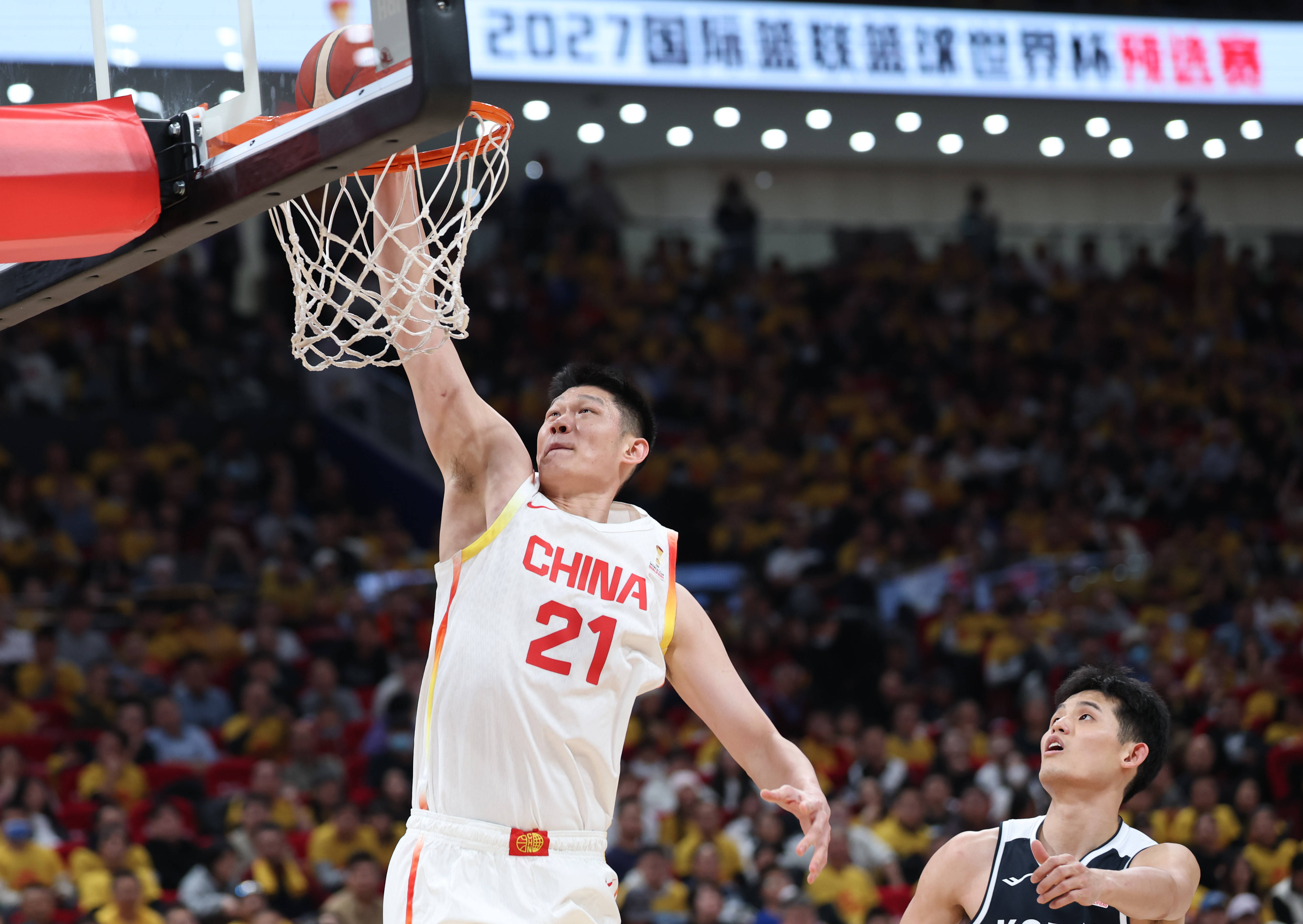 世界篮球盛宴中哪个球员最闪耀?谁能成为焦点? 世界篮球盛宴中哪个球员最闪耀?谁能成为焦点?